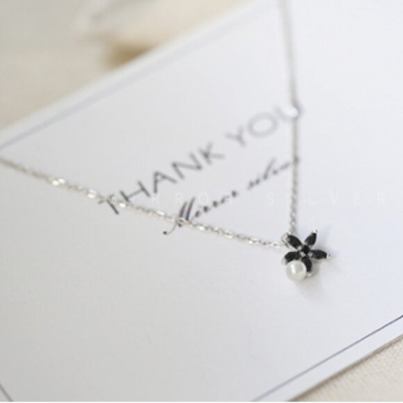 NEW 925 Sterling Silver Pearl Flower Necklace - Picture 4 of 6